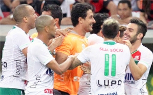 Goleiro Lauro celebra gol nos acréscimos  FOTO: Francisco Stuckert / Lance! 